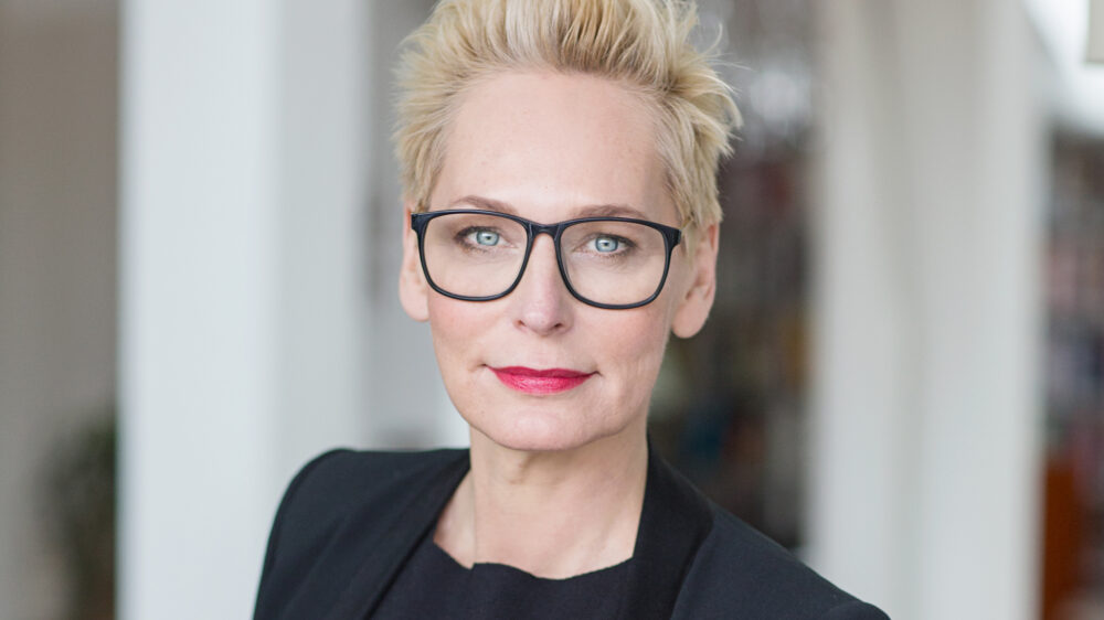 Bärbel Schäfer hat als Moderatorin von TV- und Hörfunksendungen Bekanntheit erlangt und wurde mit der Goldenen Kamera ausgezeichnet