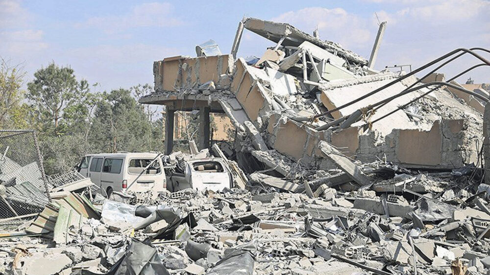 Laut Wikipedia zeigt dieses Foto ein Gebäude, das bei den Luftschlägen in der Nacht zum Samstag in Syrien zerstört wurde