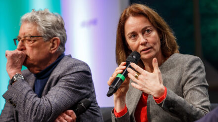 Katarina Barley und Gerhart Baum bei der Republica: Facebook unter Druck setzen