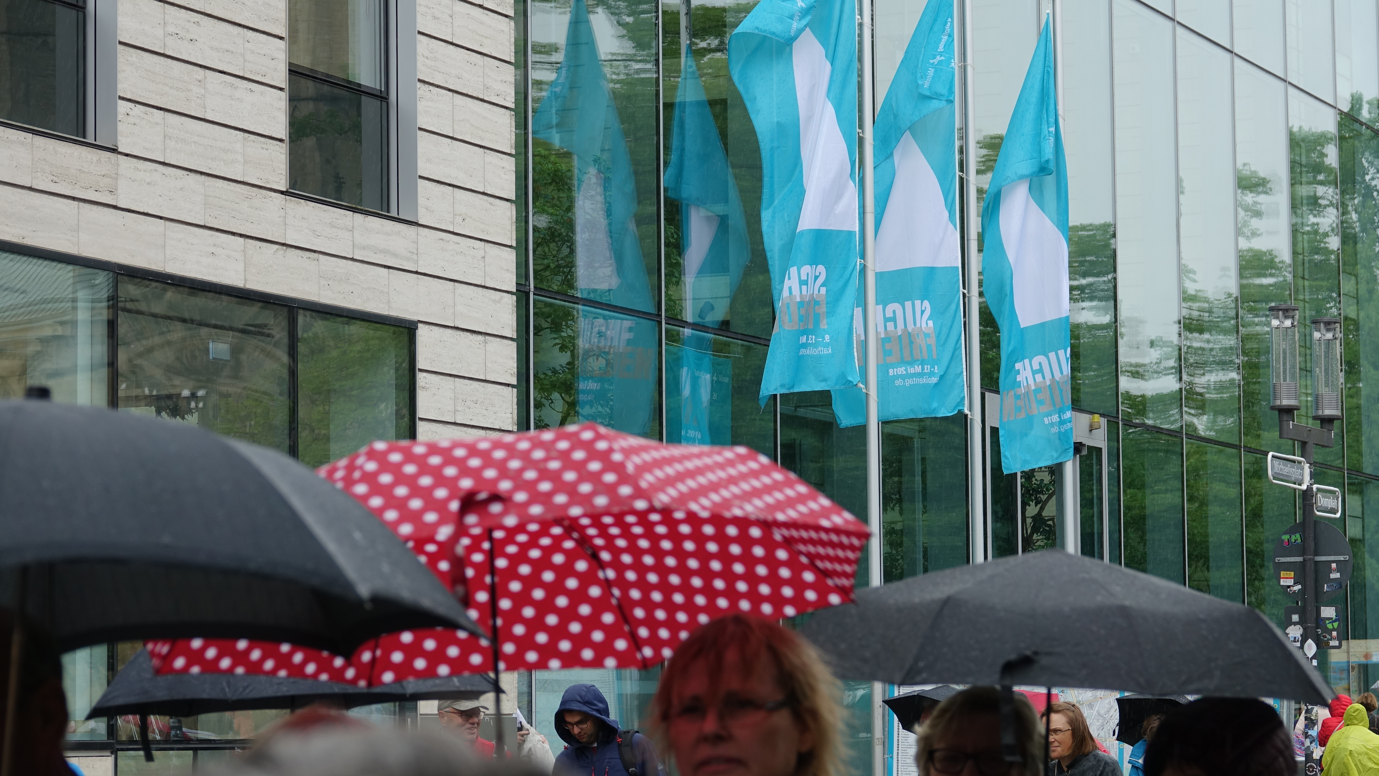 Die meisten Besucher ließen sich vom regnerischen Wetter, das ab Donnerstagmittag einsetzte, die Stimmung nicht trüben