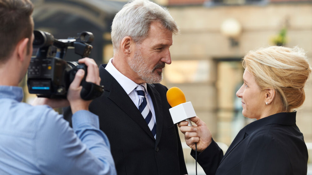 Journalisten müssen Politikern kritische Fragen stellen dürfen. Wenn Politiker die Berichterstattung kontrollieren wollen, ist das ein Problem für die Demokratie.