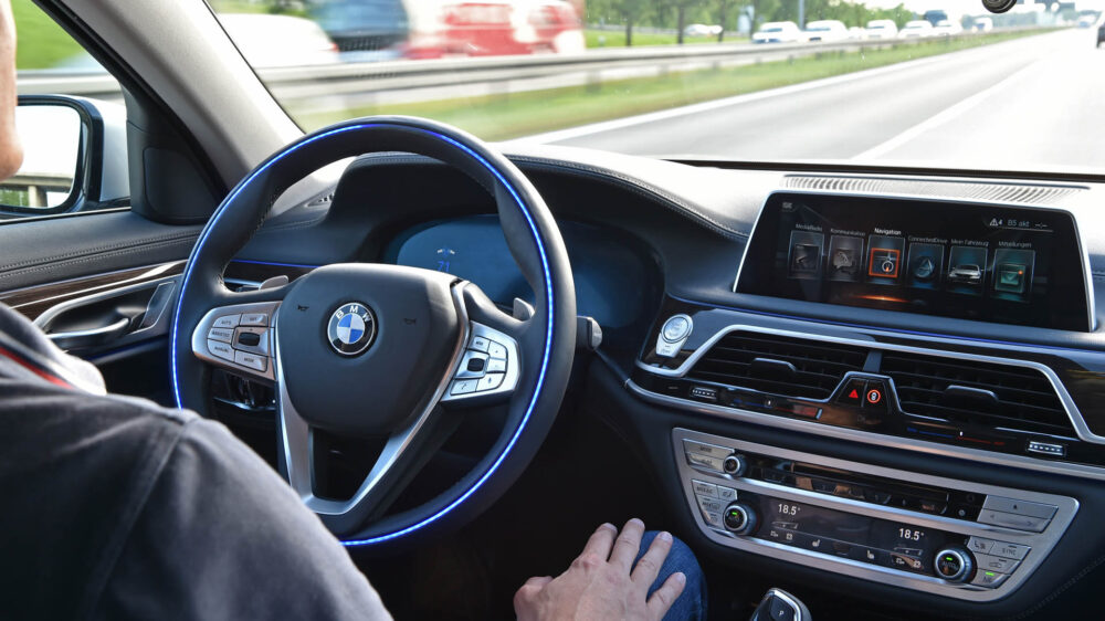 Es wird nicht mehr lang dauern, bis selbstfahrende Autos auf den Markt kommen. Auch in Deutschland testen Autohersteller Modelle für autonomes Fahren.