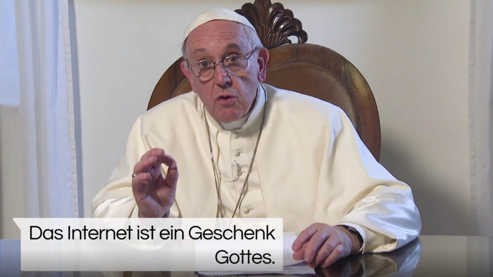 In seinem montalichen Gebetsvideo rief Papst Franziskus zu Mitmenschlichkeit im Internet auf