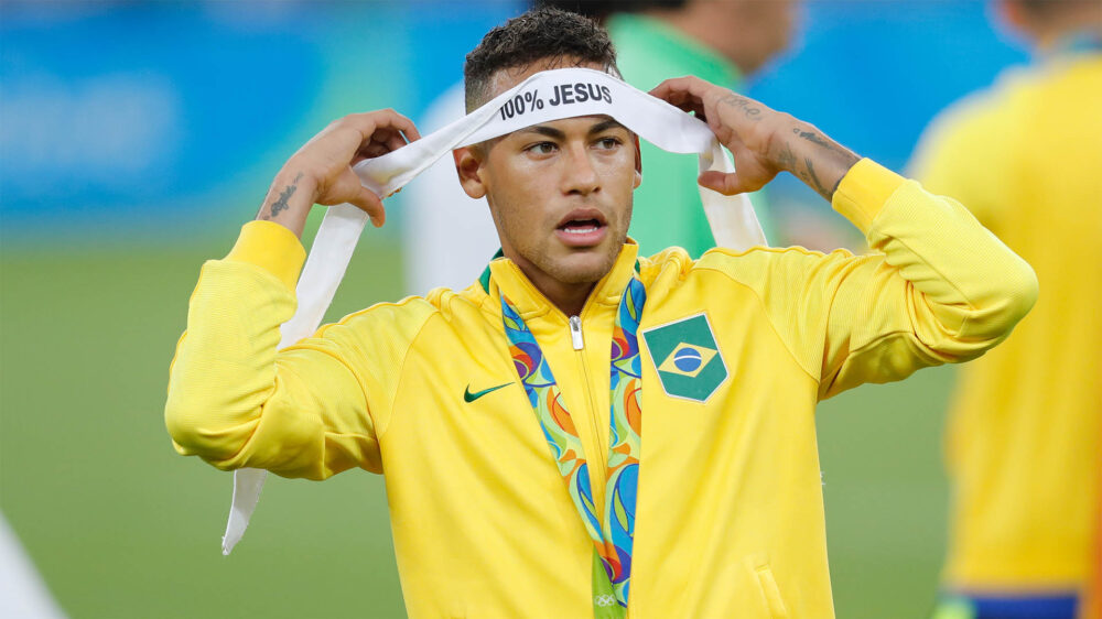 Braslilanische Fußballspieler wie Neymar sind bekannt für christliche Botschaften auf dem Platz