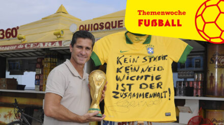 1994 wurde Jorginho mit der brasilianischen Nationalmannschaft Fußball-Weltmeister. Heute hat er eine Fußballschule für Straßenkinder.