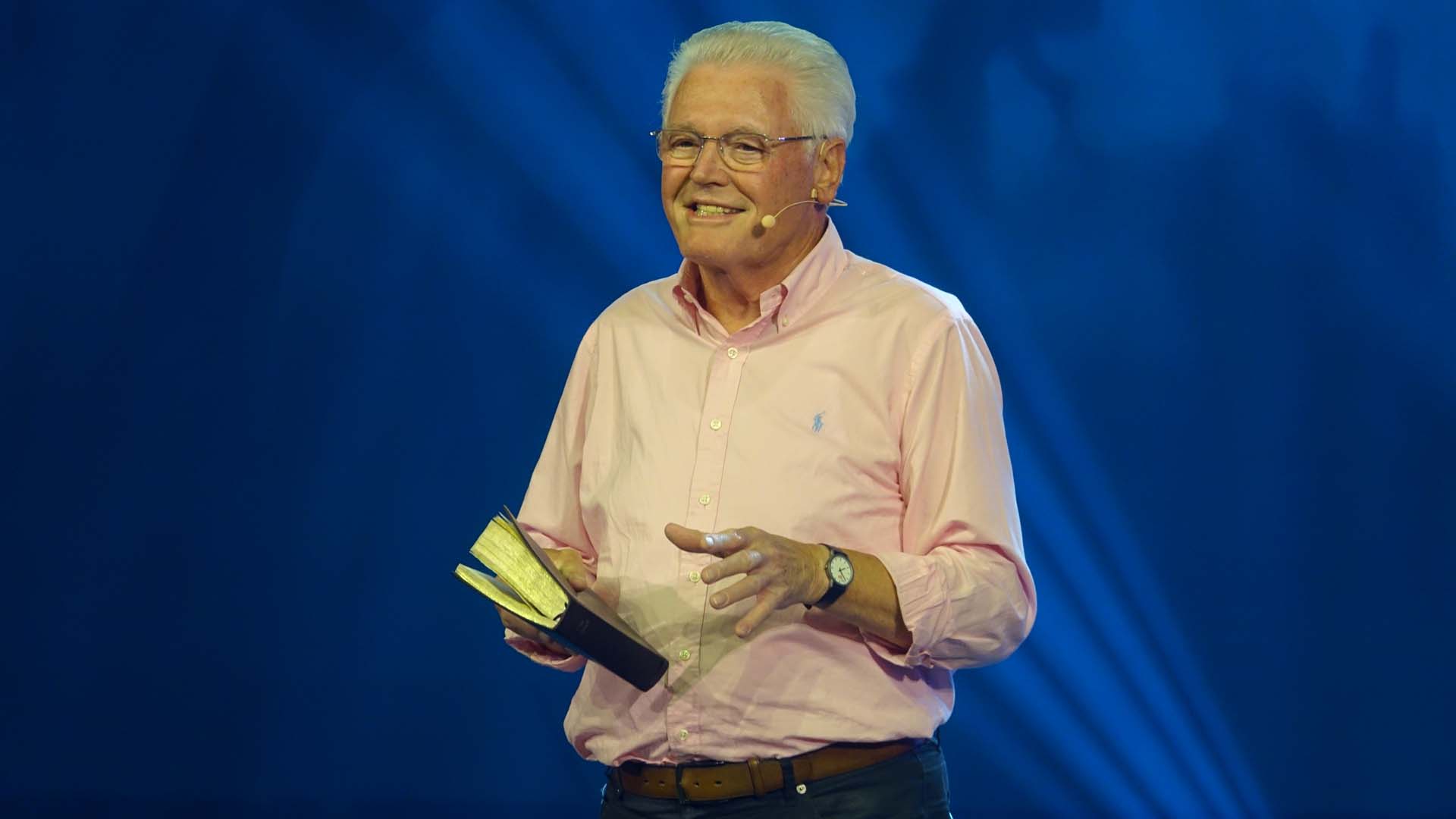 Prediger Ulrich Parzany sprach zu den Jugendlichen