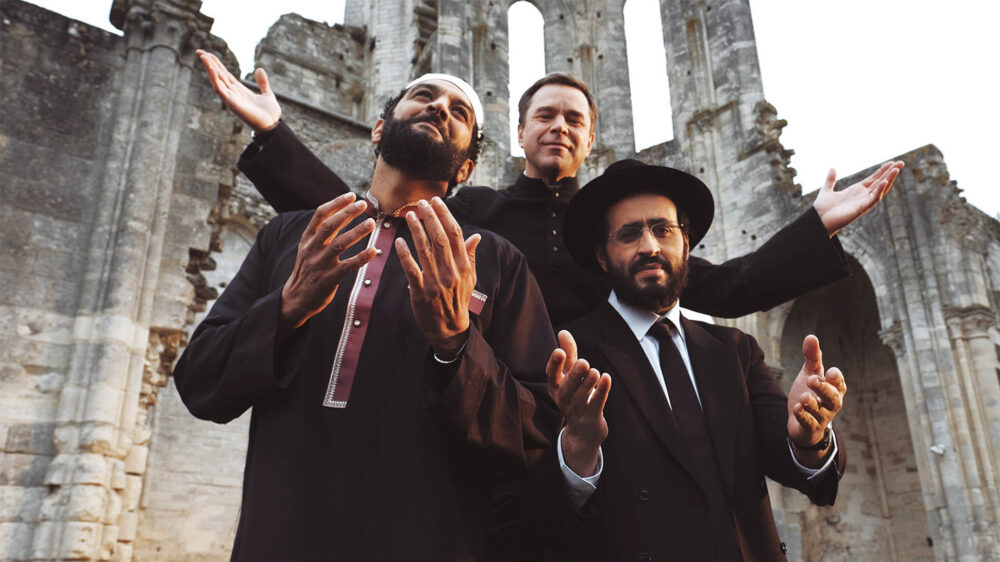 Gründen eine Band: Moncef (Ramzy Bedia), Benoit (Guillaume de Tonquédec) und Samuel (Jonathan Cohen)