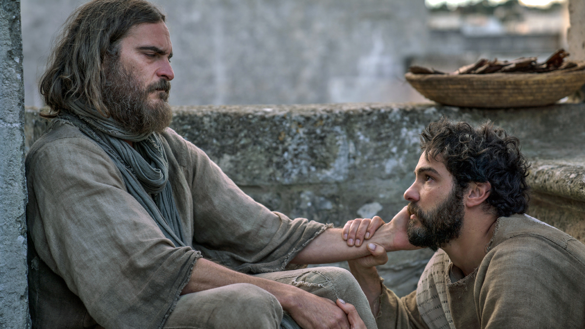 Jesus (Joaquin Phoenix) und Judas (Tahar Rahim) verbindet in dieser Version der Jesusgeschichte vieles. Dennoch verrät der Jünger seinen Herrn am Ende.