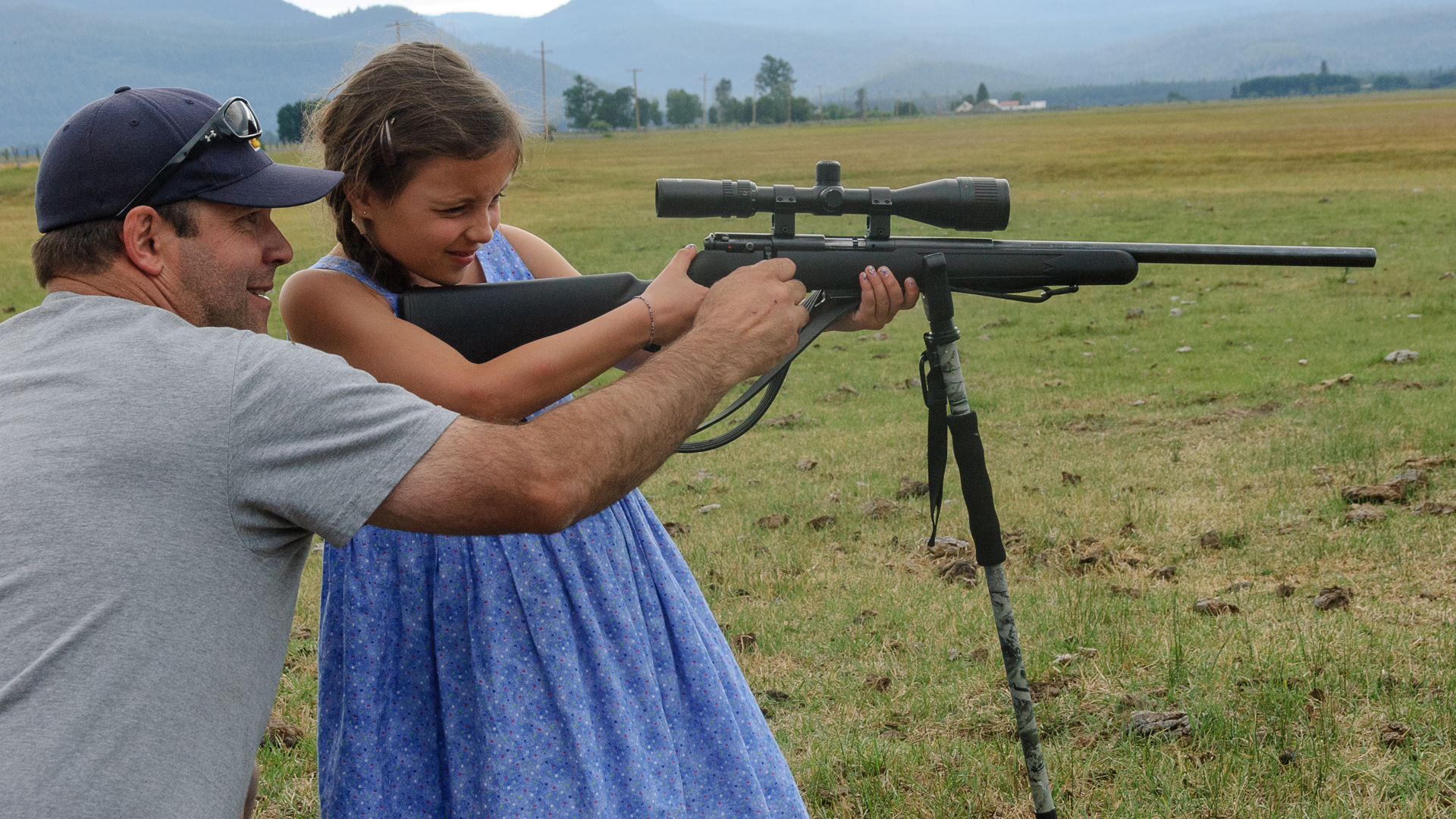 Vater und Tochter beim Zielschießen. Für viele Amerikaner sind Waffen ein christlicher Wert, den sie wie jeden anderen an ihre Kinder weitergeben möchten.