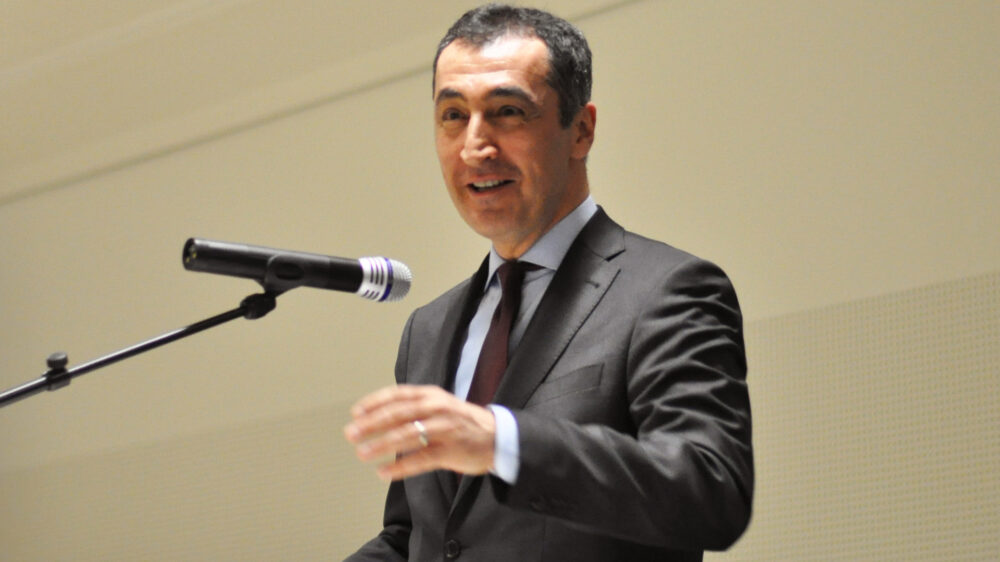 Grünen-Politiker Cem Özdemir sprach im Interview über seine religiöse Prägung