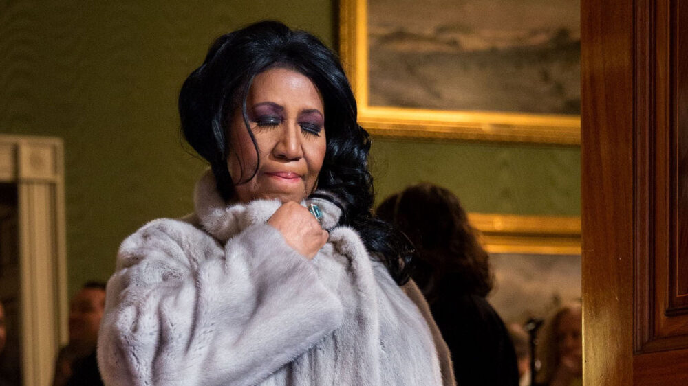 Aretha Franklin schließt vor einem Gospel-Auftritt im Weißen Haus 2015 für einige Sekunden die Augen