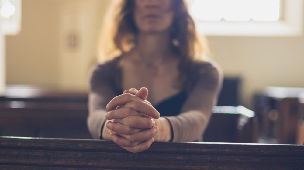 Tausende twittern unter #ChurchToo über Missbrauch in der Kirche. Dennoch tun sich Christen schwer, über das Thema zu sprechen.