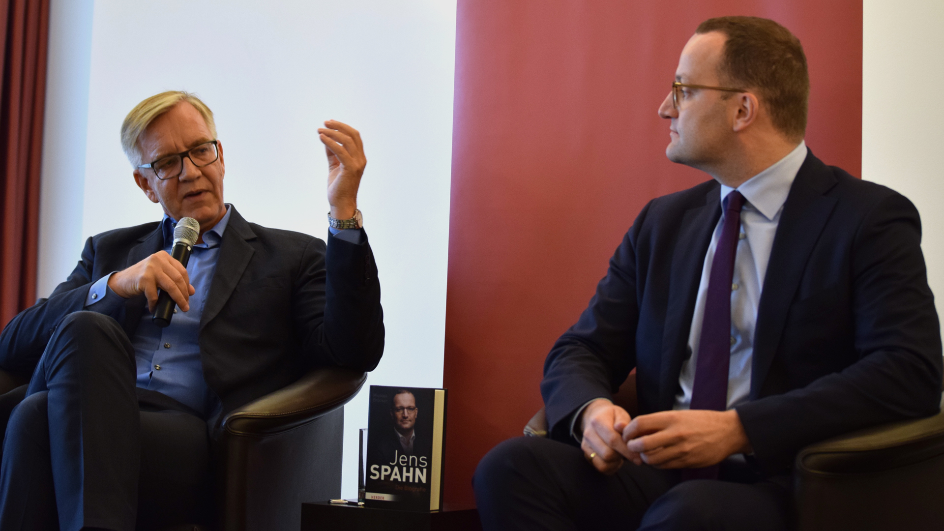 Politische Gegner mit Sympathie füreinander: (v.l.) Linken-Fraktionschef Diemtar Bartsch, Bundesgesundheitsminister Jens Spahn (CDU)