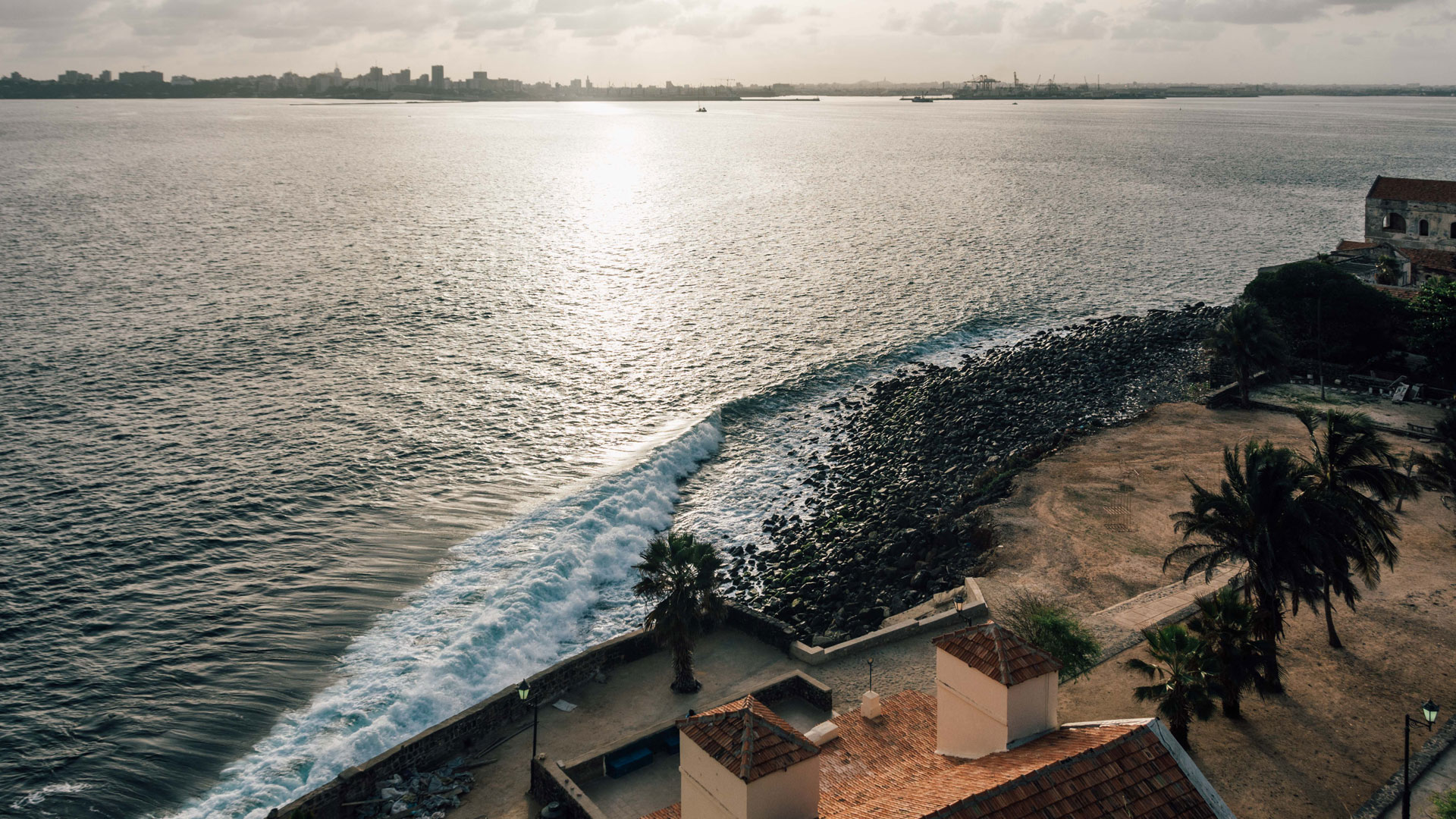 Ngor, ein Stadtteil der Hauptstadt Dakar, hat sich zu einem Magneten für Wellenreiter entwickelt.