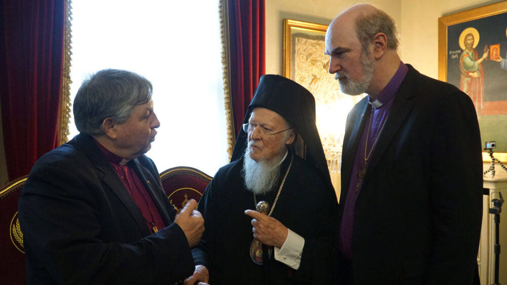 Nik Nedelchev und Thomas Schirrmacher von der Weltweiten Evangelischen Allianz im Gespräch mit Patriarch Bartholomäus I.