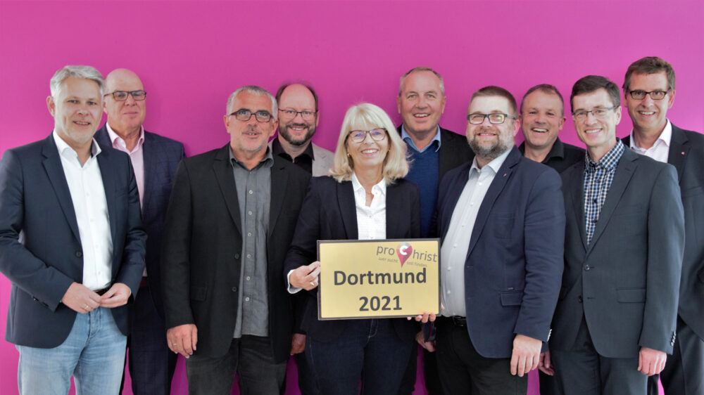 Der Vorstand von proChrist präsentiert Dortmund als Austragungsort für das nächste ProChrist Live