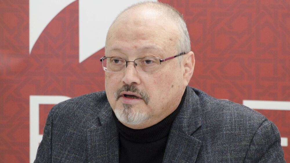 Jamal Khashoggi begrüßte den Arabischen Frühling selbst. Der Journalist und Regimegegner hegte Sympathien für die Muslimbrüder, die wiederum von saudischen Machthabern verfolgt wurden.