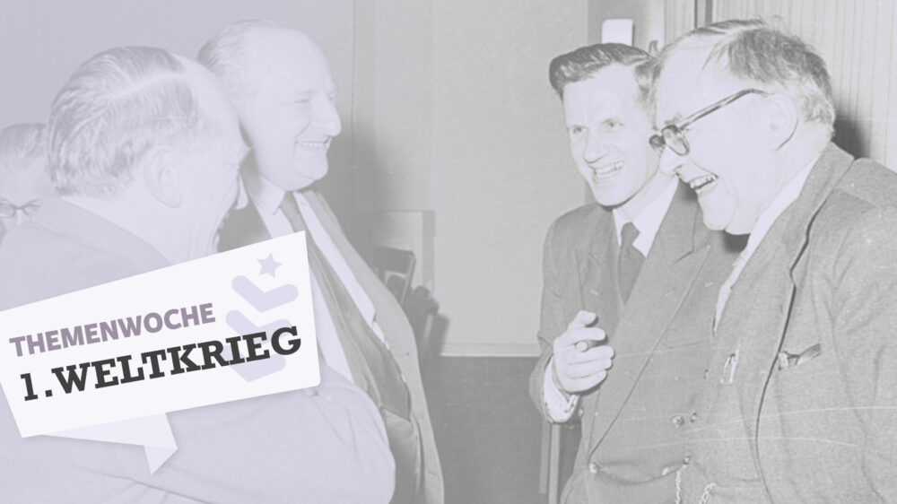Karl Barth (rechts) im Gespräch mit anderen Theologen auf der Jahrestagung der Evangelischen Gesellschaft 1956. Barth prägte wie kein anderer die deutsche Theologie des 20. Jahrhunderts