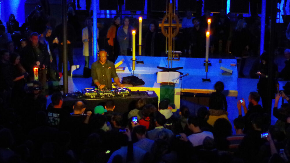 DJ Robert Hood in der St. Thomas-Kirche Kreuzberg