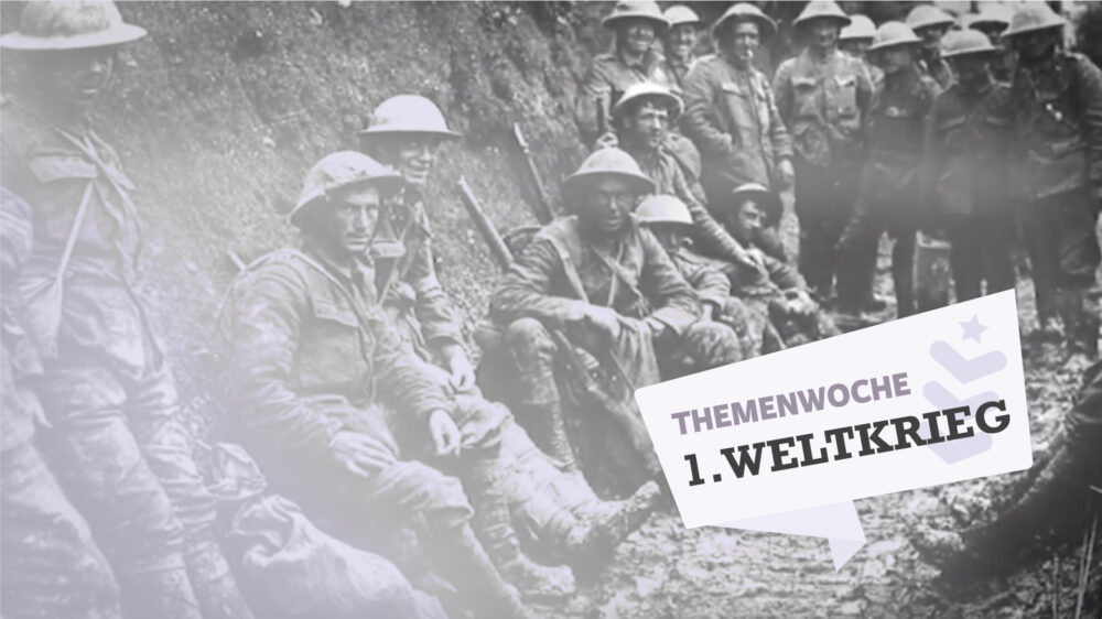 Britische Soldaten im Ersten Weltkrieg suchen im Schützengraben Schutz