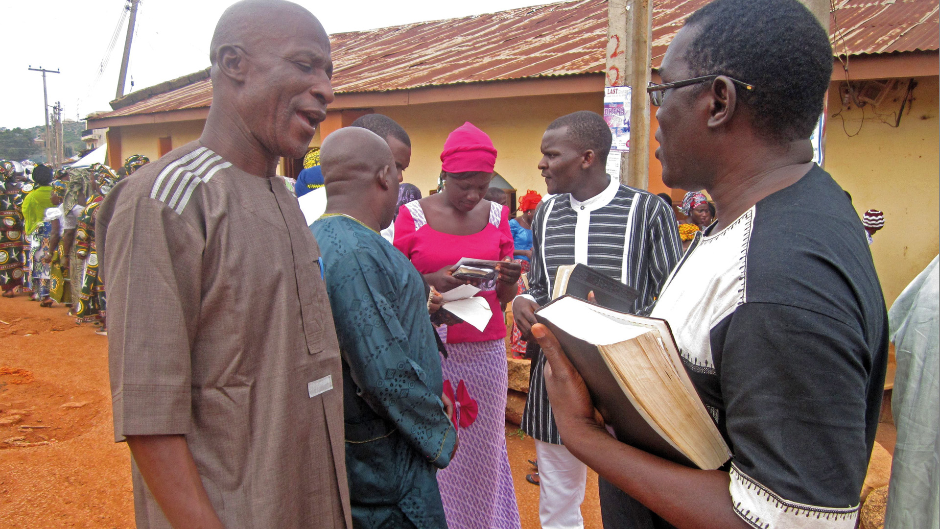 In seiner nigerianischen Gemeinde kümmert sich Hassan Dicks um Witwen, Kriegsgeschädigte und Hungernde