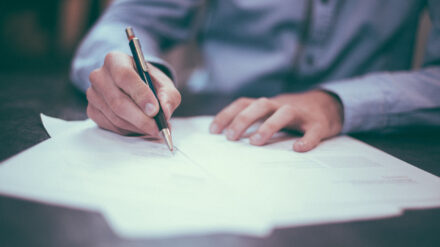 In der Wirtschaftswoche erklären christliche Unternehmer, wie ihr Glaube ihre Geschäftsanliegen beeinflusst