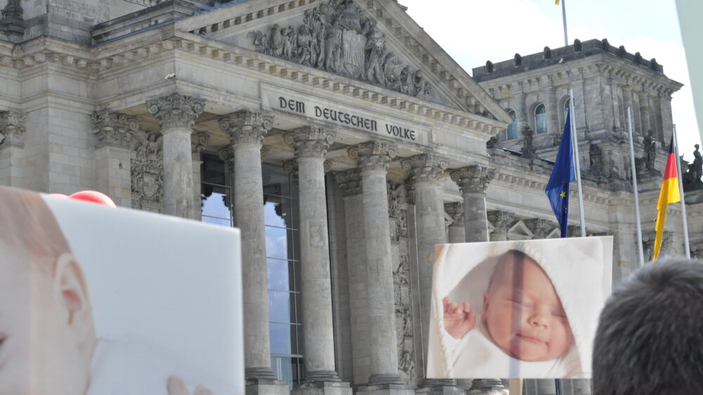 Die Bundesregierung war im Streit um Schwangerschaftsabbrüche zuletzt tief gespalten – nun scheint ein Kompromiss gefunden zu sein