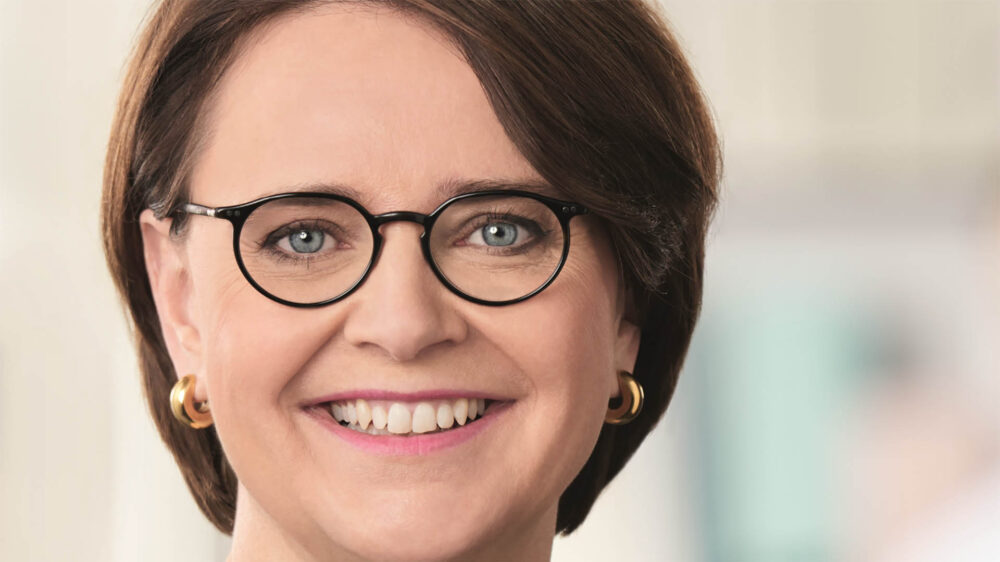Die Staatsministerin bei der Bundeskanzlerin und Beauftragte der Bundesregierung für Migration, Annette Widmann-Mauz, steht in der Kritik, weil sie einen Weihnachtsgruß ohne das Wort Weihnachten online verschickte
