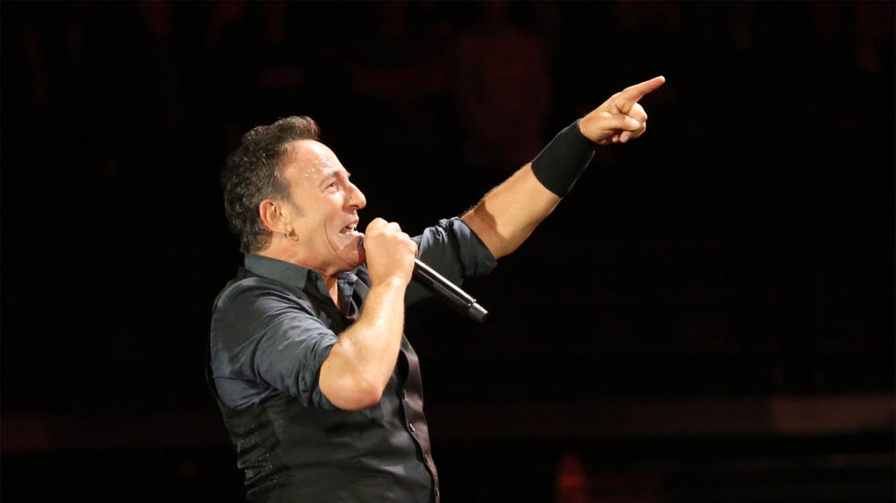 Der amerikanische Rockstar Bruce Springsteen nahm für Netflix eine Broadway-Show auf – und stimmte ungewohnt leise Töne an