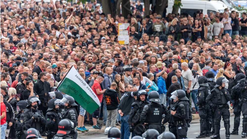Extreme Vorfälle, wie hier in Chemnitz, haben im letzten Jahr Deutschland geprägt. Der Hashtag #Nazisraus beschäftigt gerade die Netzgemeinde.