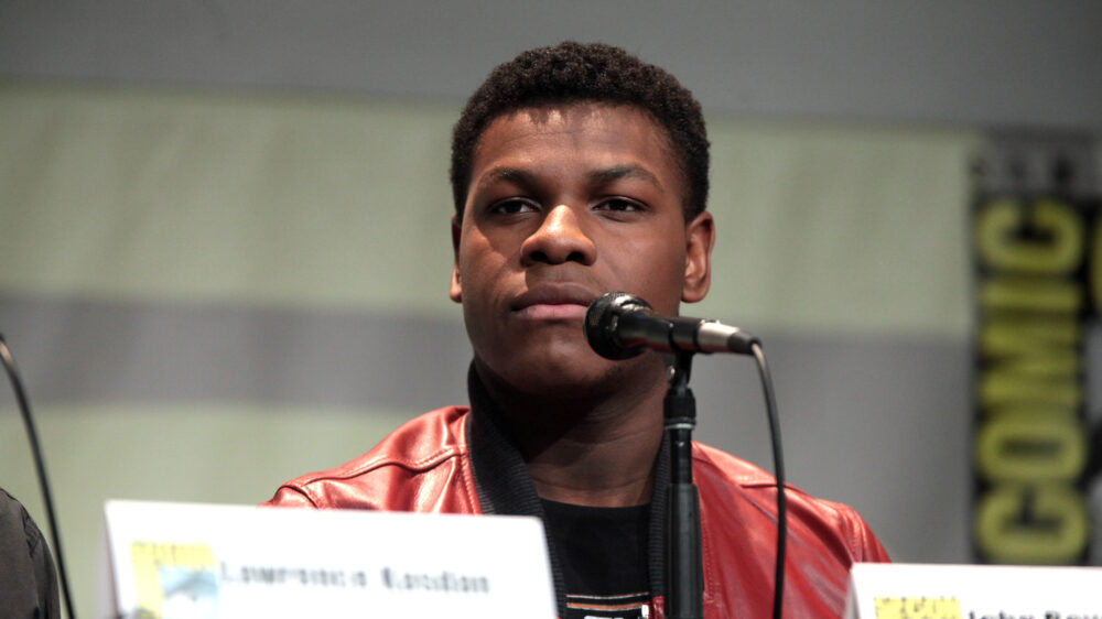 John Boyega wurde in seinem Glauben stark durch seinen Vater geprägt, der Pastor in einer britischen Pfingstgemeinde ist