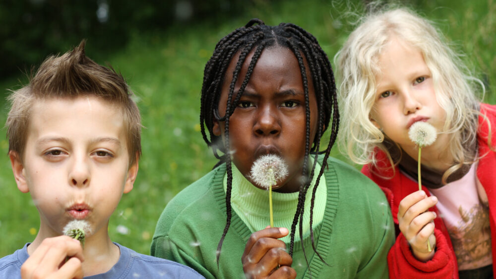 Kinder sollen im Religionsunterricht mehr über andere Religionen lernen, sagt die EKD