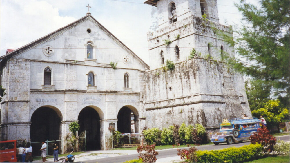 Mehr als 81 Prozent der Filipinos gehören der Katholischen Kirche an. Das Land ist das größte christlich geprägte Land in Südostasien.