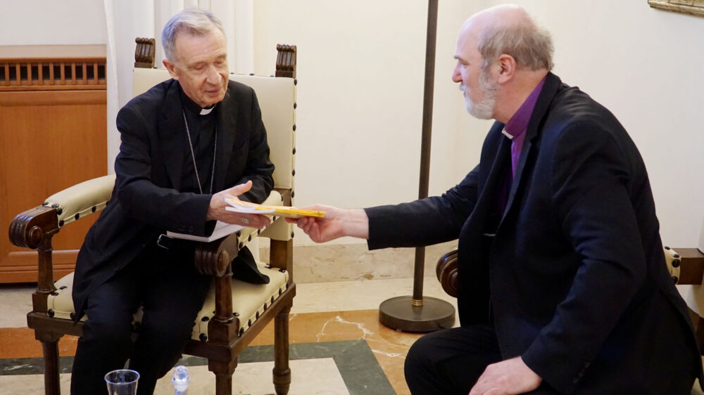 Thomas Schirrmacher (r.) im Gespräch mit dem Präfekten der für die Missbräuche zuständigen Glaubenskongregation, Luis Kardinal Ladaria