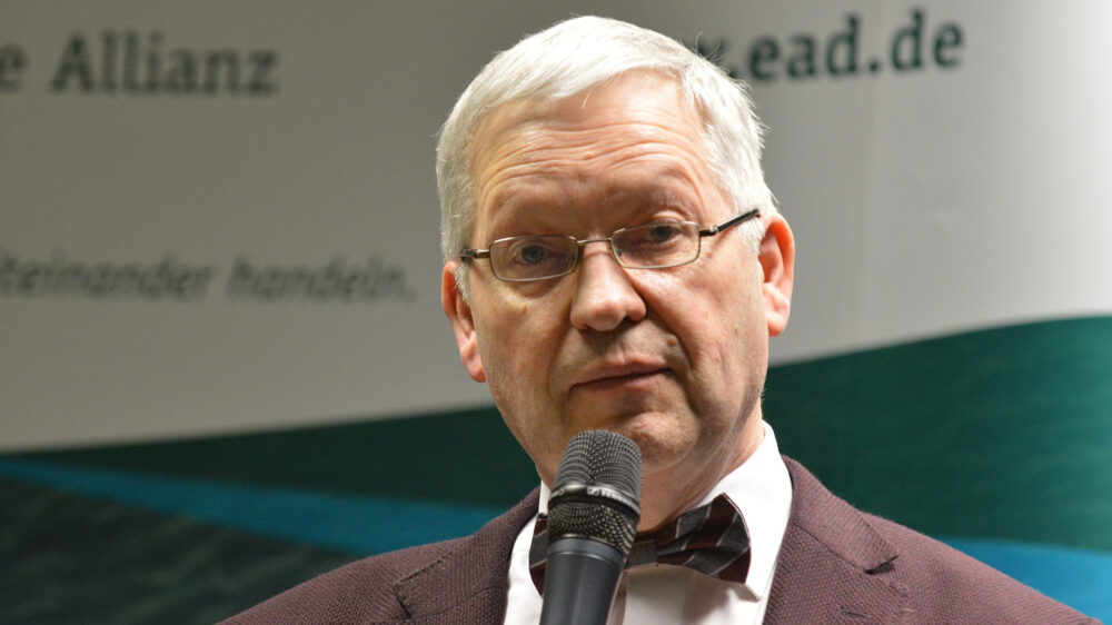Hartmut Steeb ist seit 1988 Generalsekretär der westdeutschen, nach der Wiedervereinigung seit 1991 der gesamtdeutschen Evangelischen Allianz