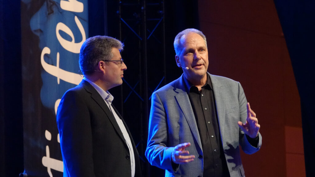Der Generalsekretär Franz Spatz (links) und der Präses des Evangelischen Gnadauer Gemeinschaftsverbandes Michael Diener eröffneten den Kongress