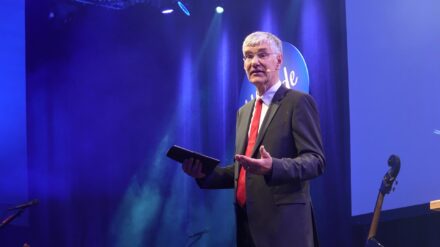 Der Theologe Hans-Joachim Eckstein predigte beim Abschlussgottesdienst des Gnadauer Zukunftskongresses „Upgrade“