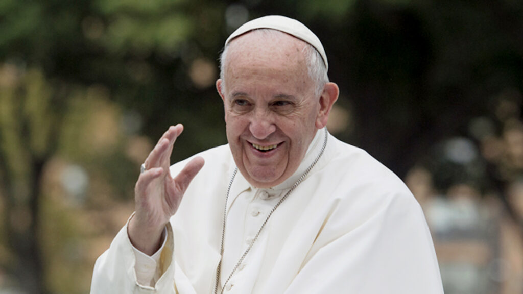 Papst Franziskus hat eine eigene Aussage zu Homosexualität relativiert. Er fühlt sich von Journalisten missverstanden.