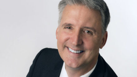 Brad Dacus ist Präsident des Pacific Justice Institute. Diese Non-Profit-Organisation vertritt in Fällen von eingeschränkter Religionsfreiheit und anderen Bürgerrechten in den USA kostenlos Menschen vor Gericht, die sich sonst keinen Anwalt leisten können.