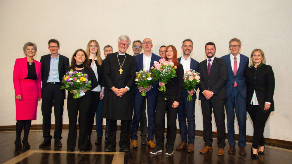 Der bayerische Landesbischof Heinrich Bedford-Strohm hat am Dienstag die Preisträger mit dem Bayerischen Medienpreis ausgezeichnet