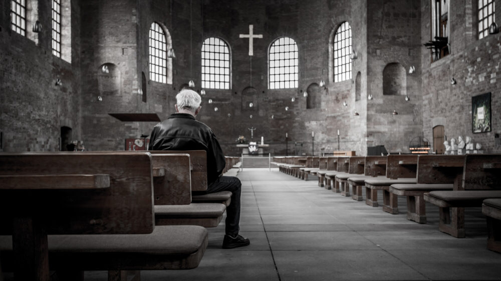 Jeder zweite Ostdeutsche gibt an, keinerlei Bezug zur Religion zu haben. Dies zeigt der neue Religionsmonitor der Bertelsmann-Stiftung.