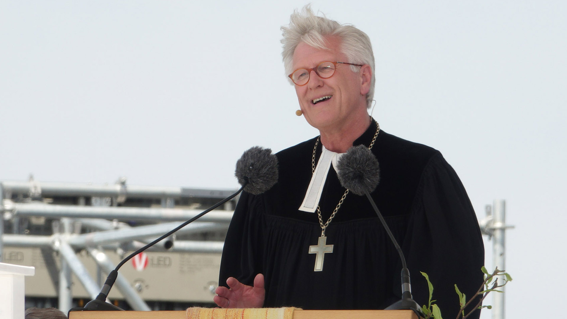 Heinrich Bedford-Strohm erklärte gegenüber pro: „Jeder Mensch verdient einen Ort, an dem er in Würde leben kann. Dafür müssen wir uns einsetzen – am Weltflüchtlingstag und an jedem anderen Tag.“ (Archivbild)