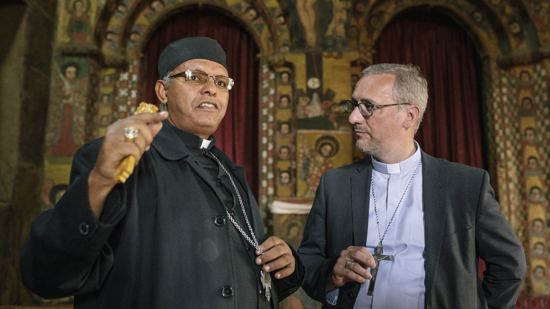 Der Bischof von Bahir Dar, Abune Lesane-Christos, mit Erzbischof Heße in der Debre Behran Selassie Kirche in Gondar