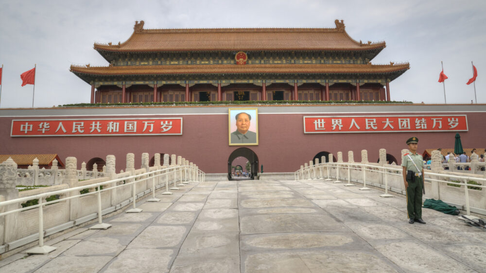 Der „Platz zum Tor des Himmlischen Friedens“, der Eingang zur „Verbotenen Stadt“ in Peking