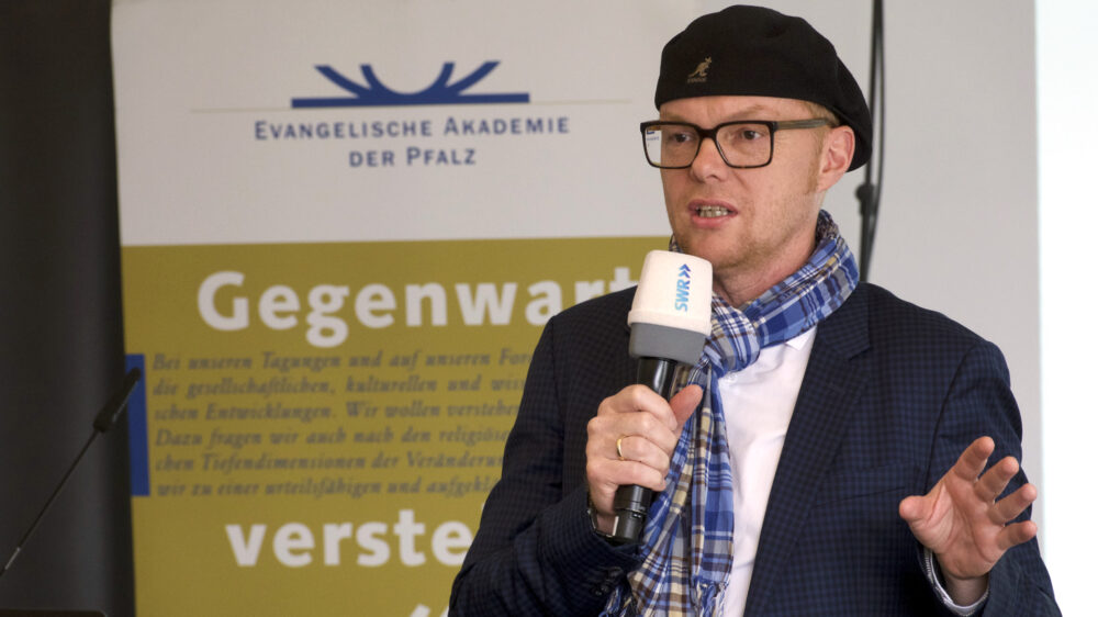 Hektor Haarkötter ist Professor für Kommunikationswissenschaft an der Hochschule Bonn-Rhein-Sieg und leitet die „Initiative Nachrichtenaufklärung“