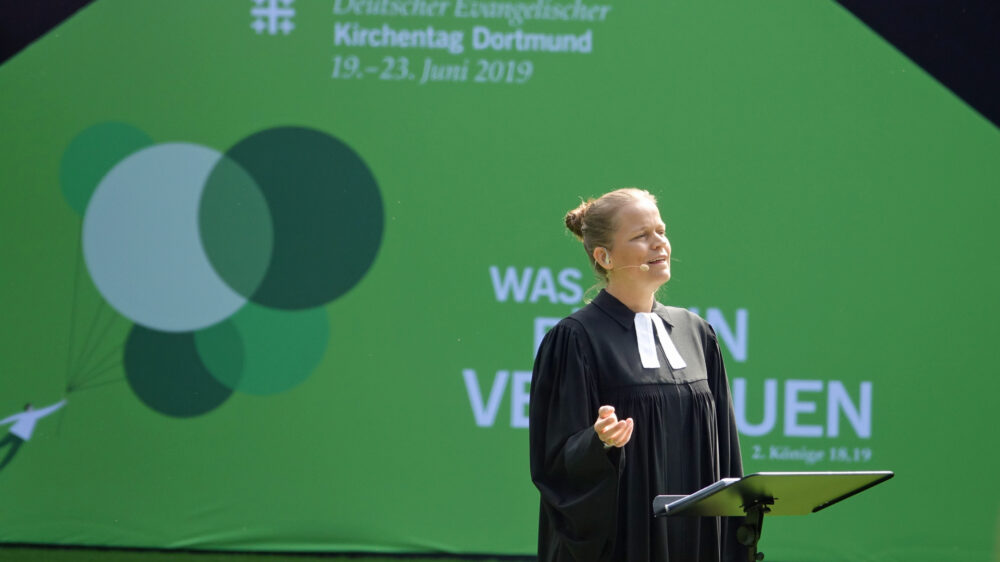 Die Pastorin Sandra Bils hat die Predigt des Abschlussgottesdienstes auf dem Evangelischen Kirchentag in Dortmund gehalten