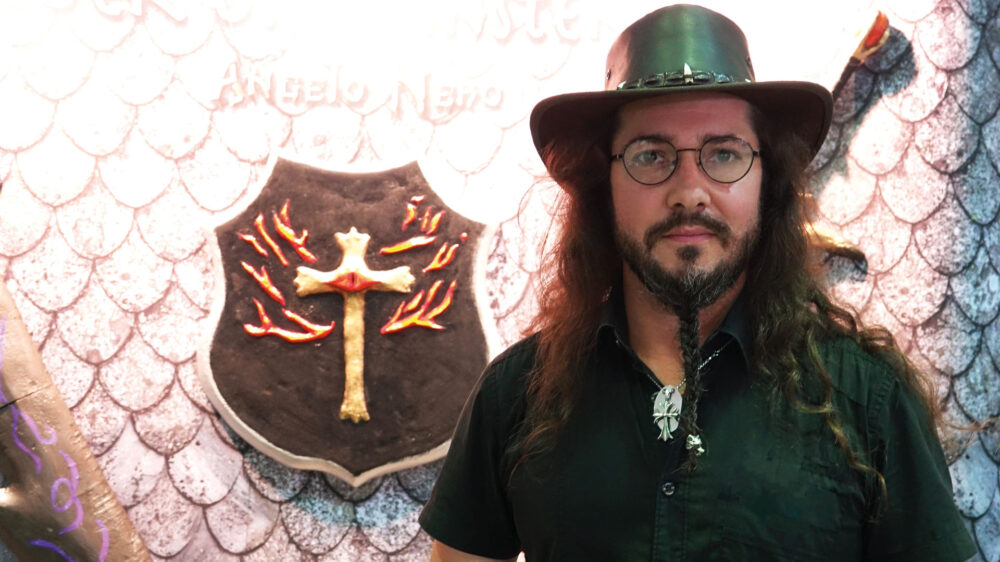 Angelo Nero war praktizierender Satanist, heute glaubt er an Jesus und berichtet über seine Erfahrungen aus der Vergangenheit und von seinem Glauben