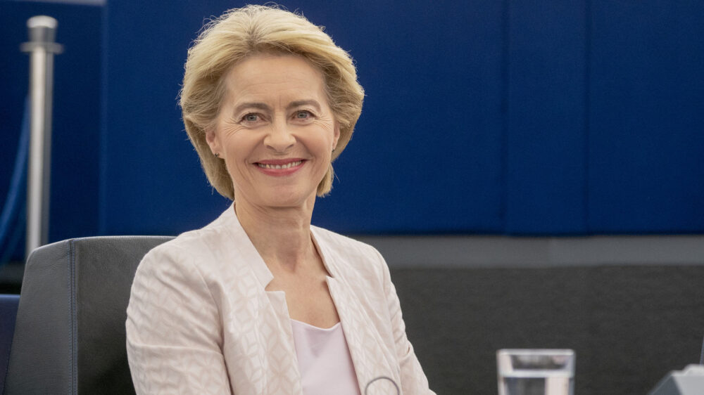 Ursula von der Leyen errang am Dienstag im EU-Parlament 383 Stimmen. Damit erhielt sie die nötige absolute Mehrheit der 747 Abgeordneten.