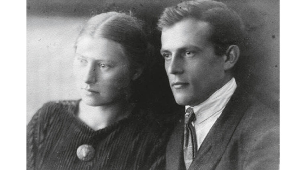 Margarete Dieterich bei ihrer Verlobung mit Paul Schneider 1922