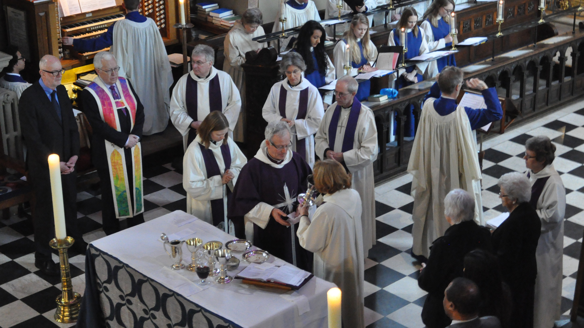 Die Anglikanische Kirche setzt auf neue Gottesdienst- und Kirchenformen sowie auf Evangelisation. Hintergründe dazu im Interview mit dem Theologen Roland Werner